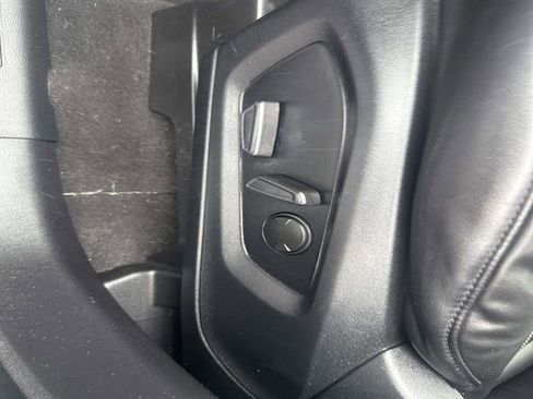 Certified 2022 Ford Explorer XLT w/ Equipment Group 202A image 17