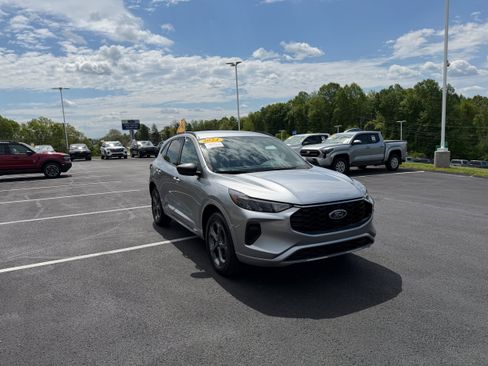 Certified 2024 Ford Escape ST-Line w/ Tech Pack #1 AWD/4WD image 3