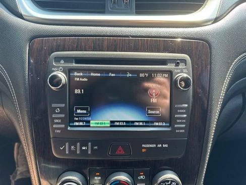 Used 2017 Chevrolet Traverse LT w/ Style and Technology Package FWD image 18