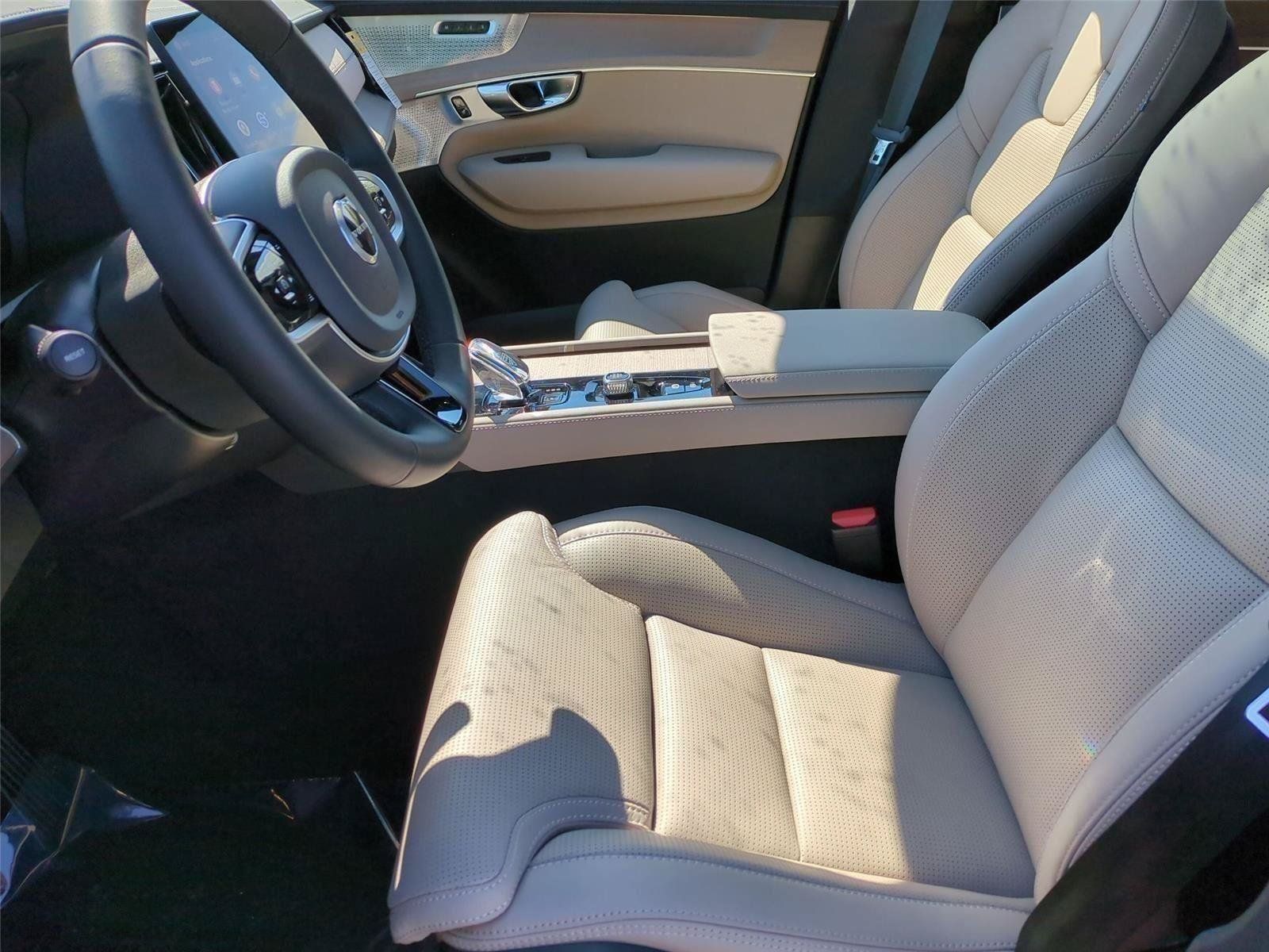 New 2026 Volvo XC90 B5 Ultra w/ Protection Package Premier AWD/4WD image 16