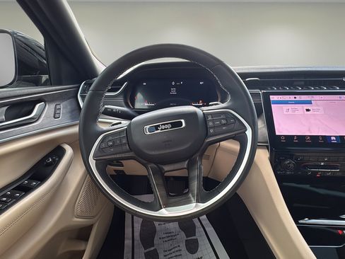 Used 2024 Jeep Grand Cherokee L Limited RWD image 11