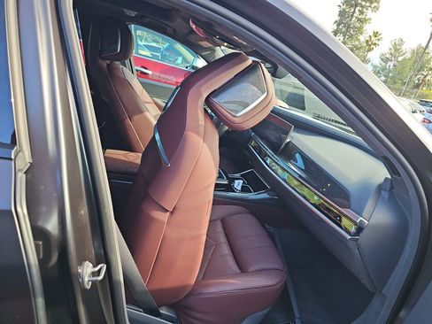 Used 2023 BMW 760i xDrive AWD/4WD image 13