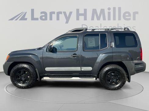 Used 2011 Nissan Xterra PRO-4X AWD/4WD image 2