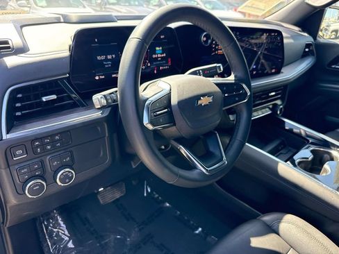 Used 2025 Chevrolet Suburban LT AWD/4WD image 27