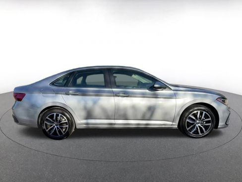 Used 2025 Volkswagen Jetta SE image 16