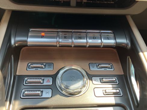 Used 2024 Lincoln Nautilus Reserve image 21