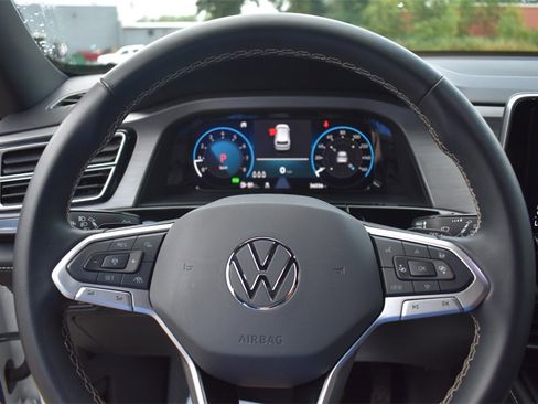 Used 2024 Volkswagen Atlas Cross Sport SE image 31