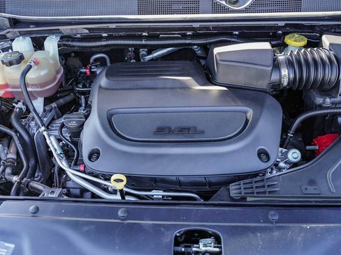 Used 2021 Chrysler Pacifica Touring w/ S Appearance Package image 28