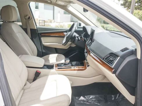 Used 2023 Audi Q5 2.0T Premium w/ Convenience Package AWD/4WD image 16