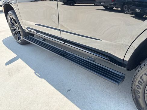 Used 2022 Cadillac Escalade Sport Platinum w/ LPO, ONYX Package AWD/4WD image 57