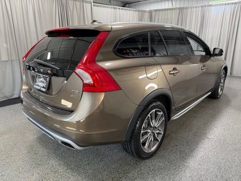 Used 2015 Volvo V60 T5 Cross Country AWD/4WD image 4