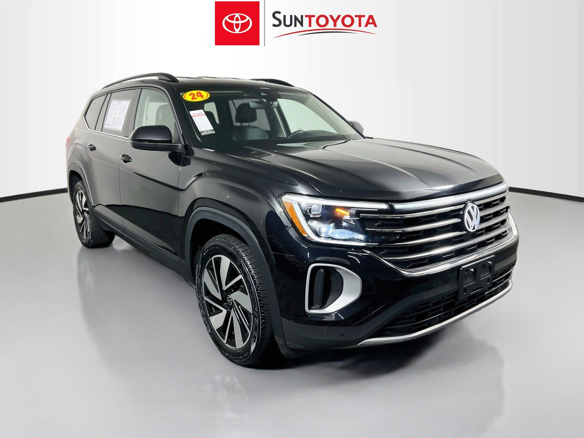 Used 2024 Volkswagen Atlas SE AWD/4WD image 1