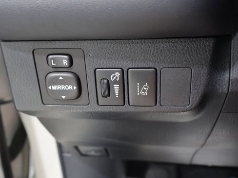 Used 2017 Toyota RAV4 XLE AWD/4WD image 30