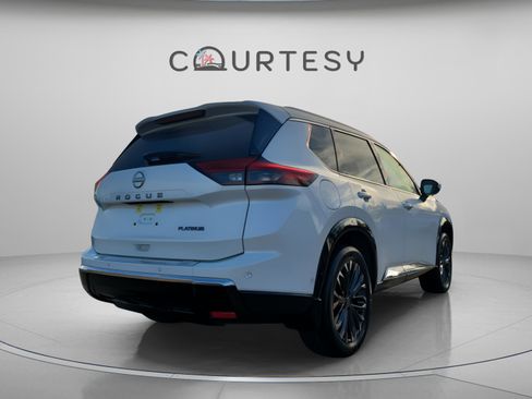 Used 2024 Nissan Rogue Platinum w/ Platinum Premium Package image 4