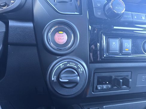 Used 2024 Nissan Titan SV w/ SV Convenience Package image 28