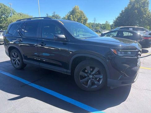 Used 2025 Honda Pilot Sport image 4