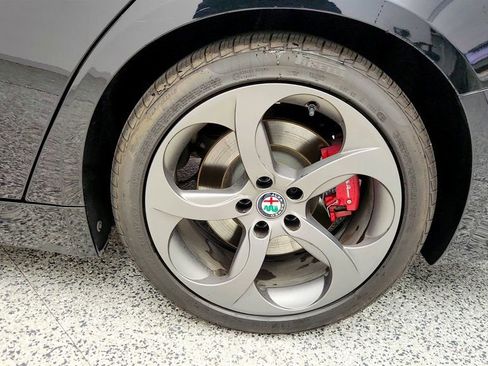 Used 2018 Alfa Romeo Giulia image 9