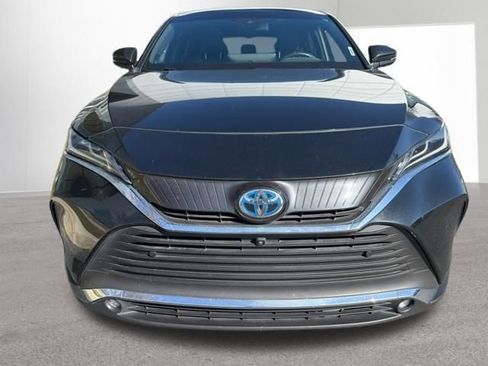 Used 2023 Toyota Venza Limited image 2