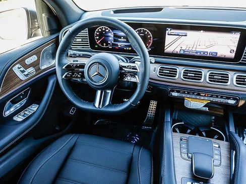 New 2026 Mercedes-Benz GLS 580 4MATIC image 14