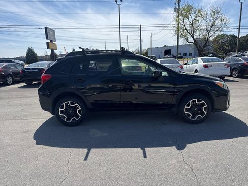 Used 2017 Subaru Crosstrek 2.0i Premium w/ Moonroof Package image 5