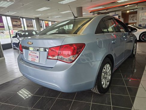 Used 2011 Chevrolet Cruze LS image 3