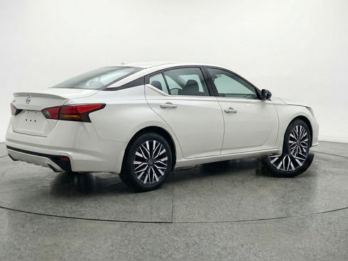 Used 2025 Nissan Altima 2.5 SV FWD image 9