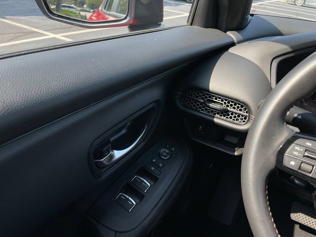 Certified 2025 Honda HR-V Sport image 22