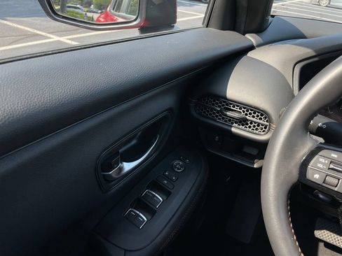 Certified 2025 Honda HR-V Sport image 22