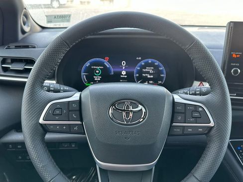 Used 2025 Toyota Sienna Platinum image 26