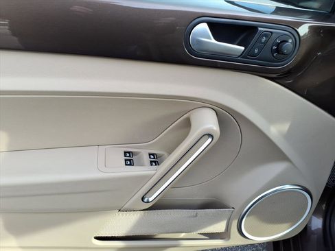 Used 2013 Volkswagen Beetle TDI image 13