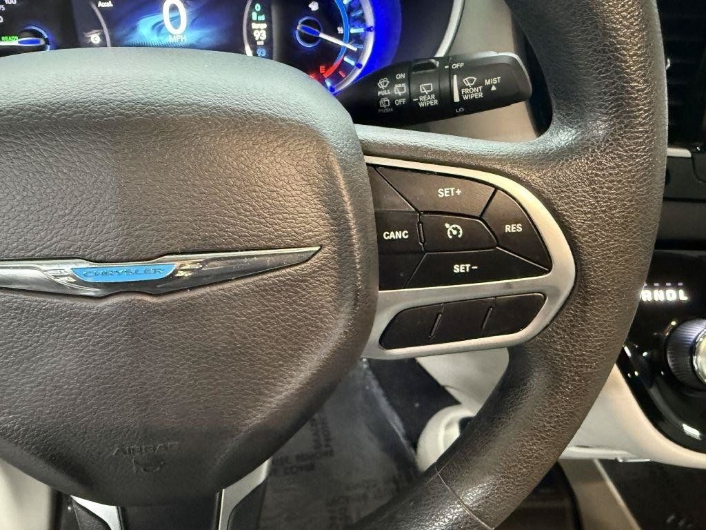 Used 2018 Chrysler Pacifica Touring Plus FWD image 16