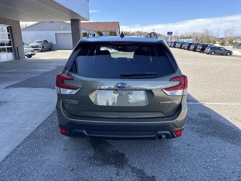 Used 2024 Subaru Forester Premium image 4