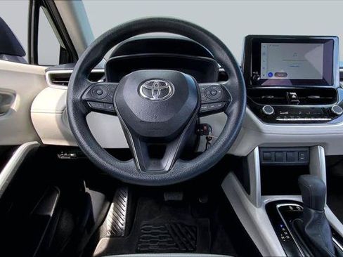 Certified 2025 Toyota Corolla Cross L FWD image 6