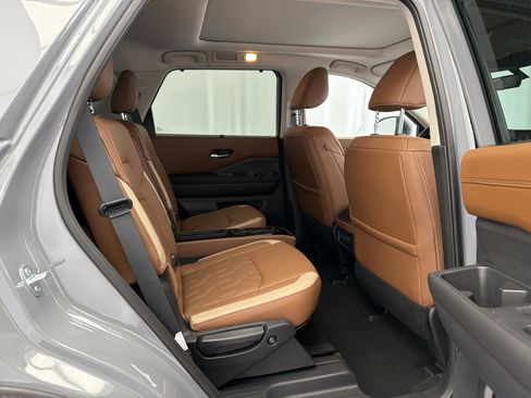 New 2026 Nissan Pathfinder Platinum FWD image 13