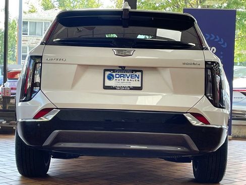 Used 2025 Cadillac Optiq Luxury 2 w/ LPO, Floor Liner Package AWD/4WD image 12