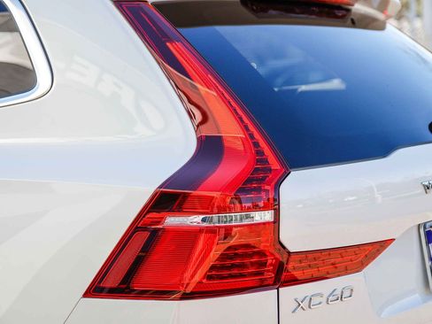 Used 2023 Volvo XC60 B5 Core w/ Climate Package image 9