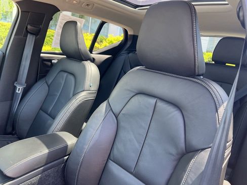 Certified 2023 Volvo XC40 B5 Plus w/ Protection Package Premier image 15