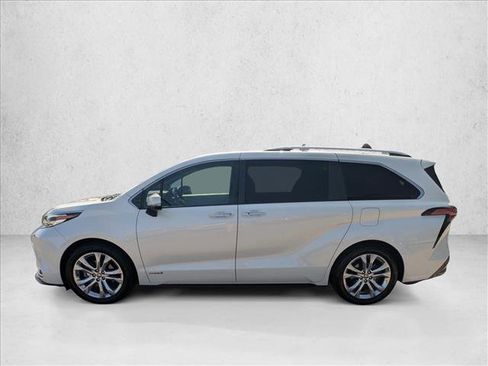 Used 2021 Toyota Sienna Platinum FWD image 8