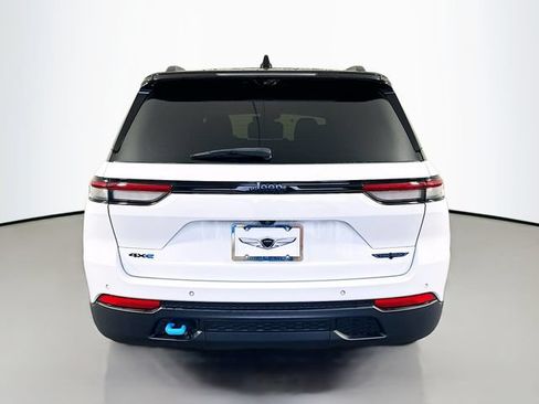Used 2022 Jeep Grand Cherokee Trailhawk w/ Luxury Tech Group III AWD/4WD image 6
