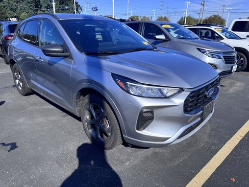 Used 2023 Ford Escape ST-Line w/ Tech Pack #1 AWD/4WD image 3