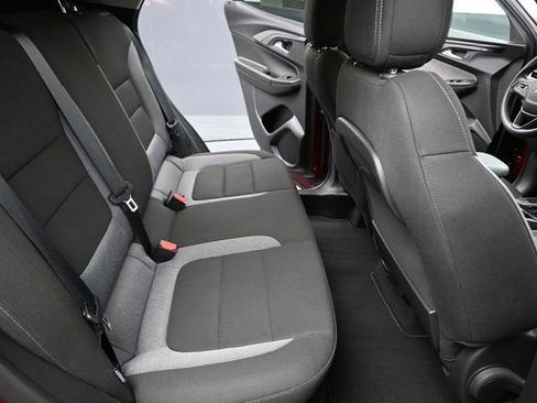 Used 2025 Chevrolet TrailBlazer LT image 29