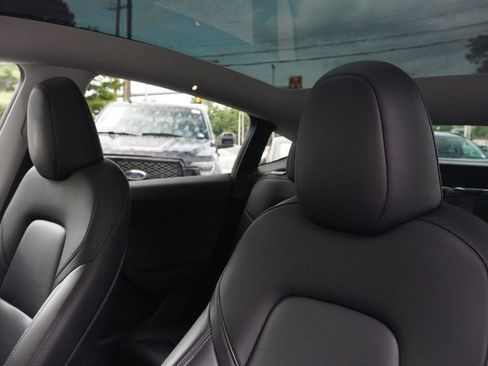Used 2024 Tesla Model Y Long Range AWD/4WD image 19