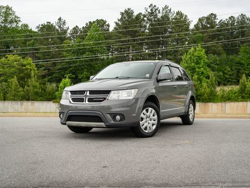 Used 2019 Dodge Journey SE w/ Safe & Sound Group FWD image 1