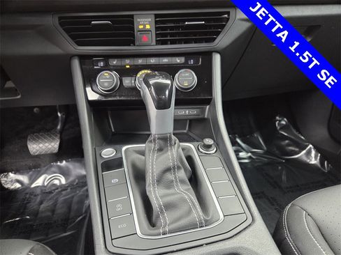 Used 2023 Volkswagen Jetta SE image 29