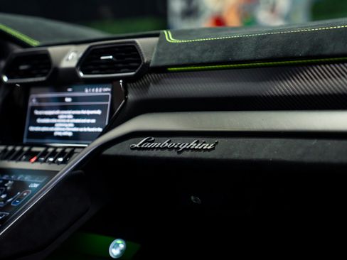 Used 2023 Lamborghini Urus Performante AWD/4WD image 34