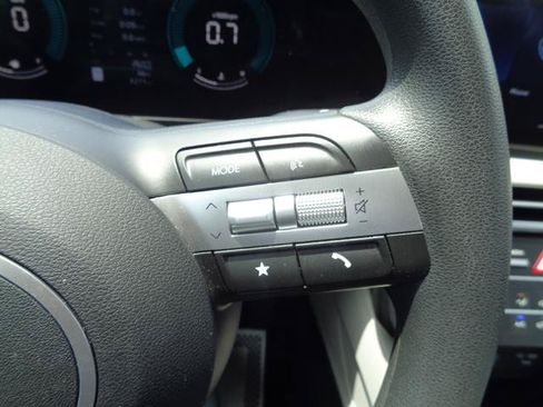 Used 2025 Hyundai Tucson SE FWD image 34