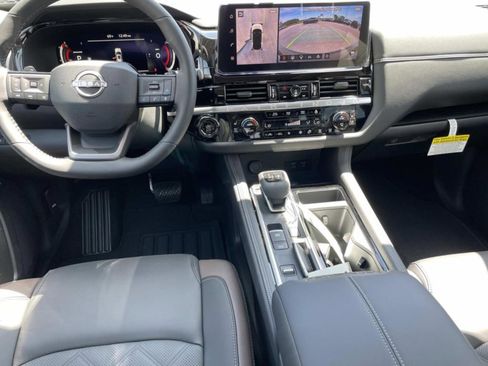 New 2026 Nissan Pathfinder Platinum FWD image 9