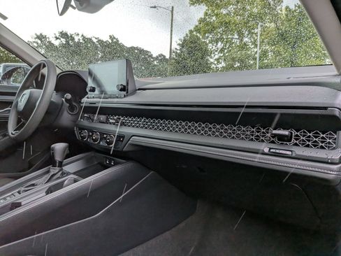 Used 2025 Honda Accord SE image 37