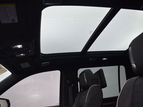 Certified 2025 Cadillac Escalade ESV Sport Platinum image 26