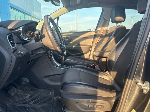 Used 2019 Chevrolet Trax LT w/ Driver Confidence Package AWD/4WD image 5